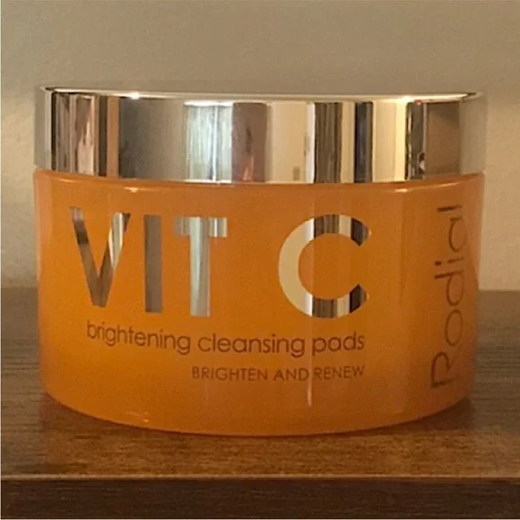 Rodial Vitamic C Brightening Cleansing Pads to Brighten and Renew, 50 Count - Picture 8 of 13